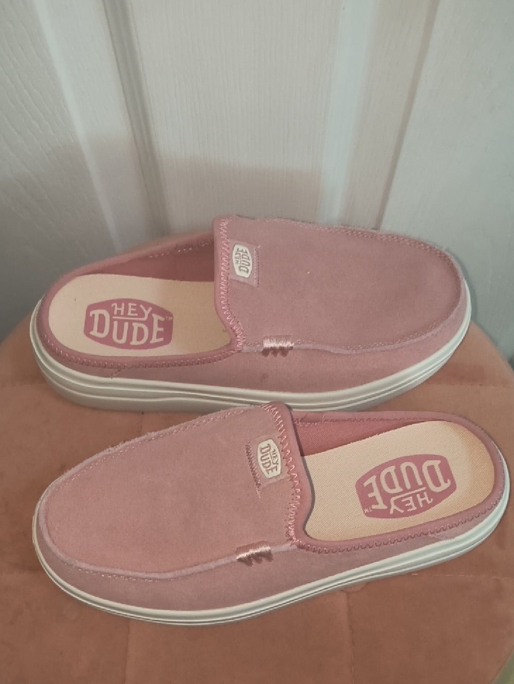 HeyDude Austin Lift Classic Rosette Pink Suede Slip-On Loafers Size 6 NWOB - Picture 5 of 8